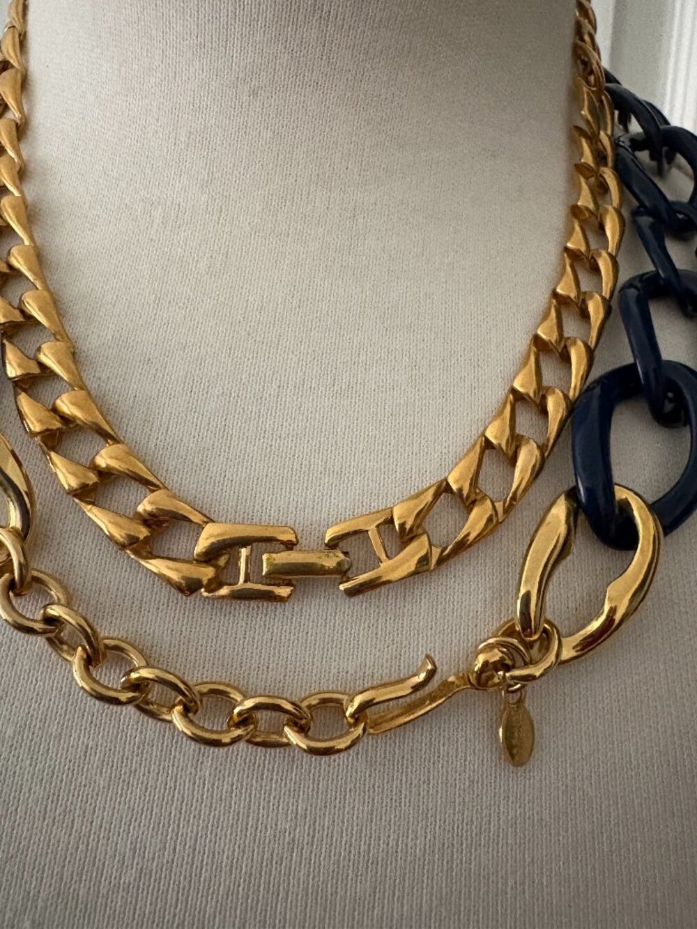 Two Vintage Status Link Necklaces Gold Tone Napier Blue Enamel Monet - Picture 2 of 6
